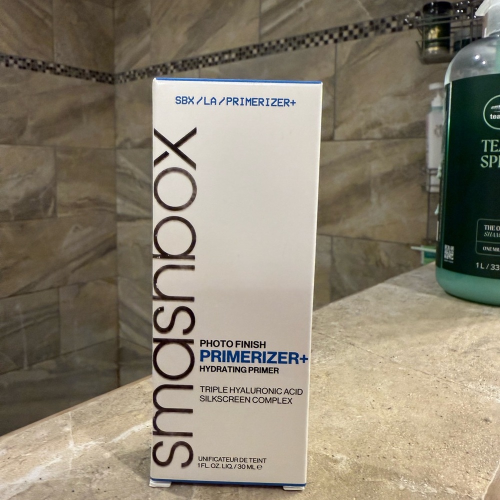 Smashbox Primerizer+ Hydrating Primer - White and Blue